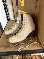PAIR OF VINTAGE RIEDELL ICE SKATES