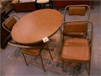 Samsonite Card Table & Chairs w/ Area Rug (4'x6')