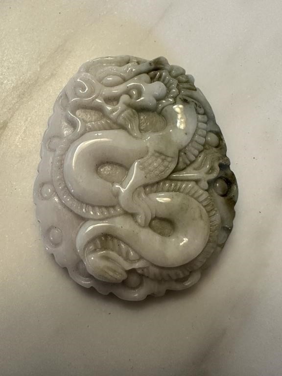 CHINESE CARVED WHITE JADE DRAGON PENDANT NOTE