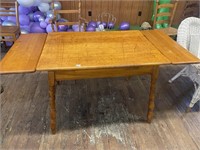 Nice vintage dining room table with leaves the 63