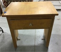 Wooden end table 14.5x22.5x23.5