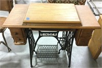 Singer sewing table 18.5x36.5x31
