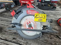 MILWAUKEE BATTERY OPERATED SAW