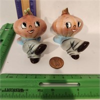 Anthropomorphic Japan Salt&Pepper shaker onions