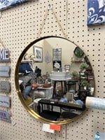 Decorative round mirror.