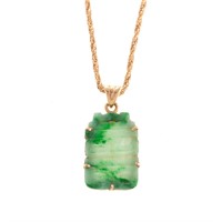 A Lady's Jade Necklace in 18K Gold