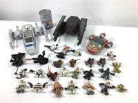 26 figurines et vaisseaux Star Wars