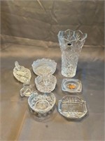Eight pieces of glassware