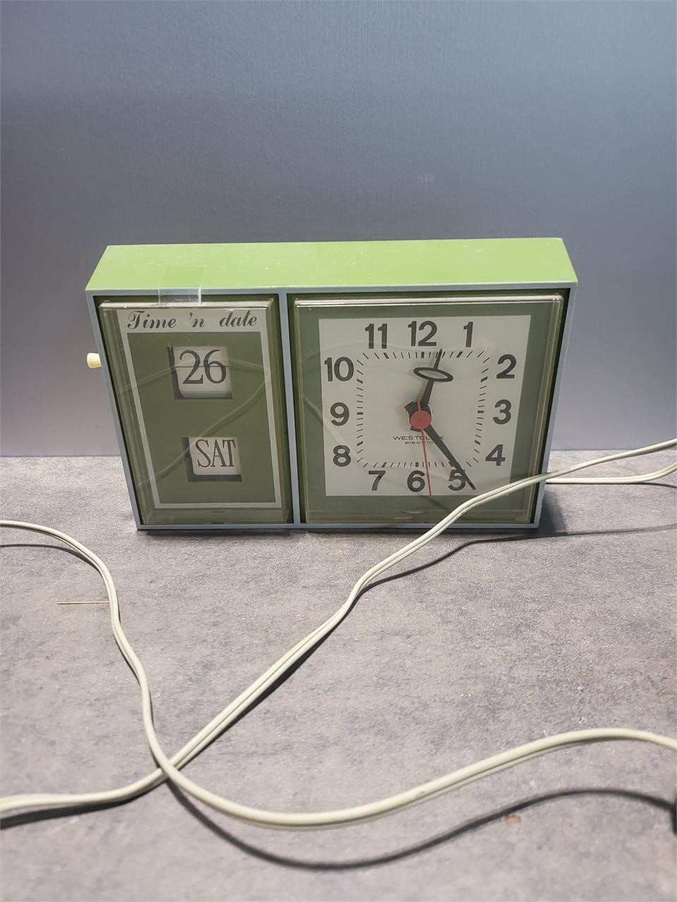 Vtg clock/calendar works