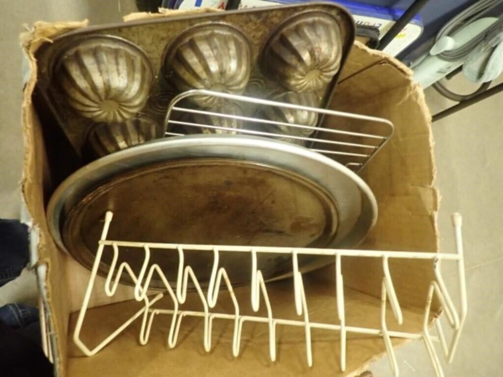 (2) Pizza Pans, Cooling Rack, Others!