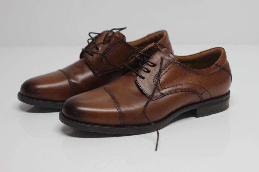 PAIR OF MEN'S OXFORDS