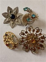 LOT OF 4 BROCHES / PINS