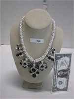 Beautiful Pearl & rhinestone necklace