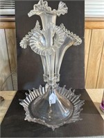 VINTAGE VICTORIAN CLEAR GLASS EPERGNE WITH 4