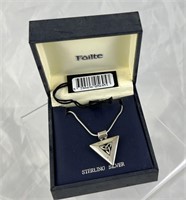 NIB Failte sterling trinity knot pendant & chain