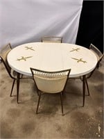 Mid Century Modern Dining Room Table and Chairs