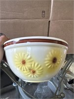 Vintage Hull Pottery Large Mixing Bowl 9 ” Yellow