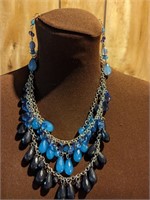 Blue costume jewelry set necklace and dangly