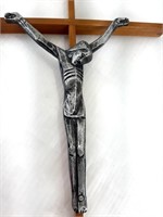 Crucifix en bois et en métal 22½ de haut, A-1