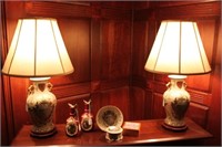 2 Lamps with hunting Scene and Matching Figurines