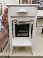 WHITE PAINTED LAMP TABLE W/DRAWER
