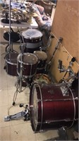 Pearl 8 piece drum set, Export Siri's includes
