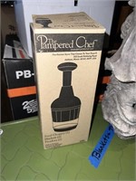 The Pampered Chef Food Chopper