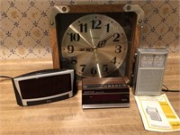 (3) Clocks and a Transister Radio