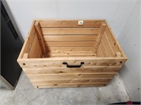 Rolling wooden crate