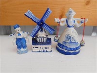 Dutch blue & white figurines - boy with buckets -
