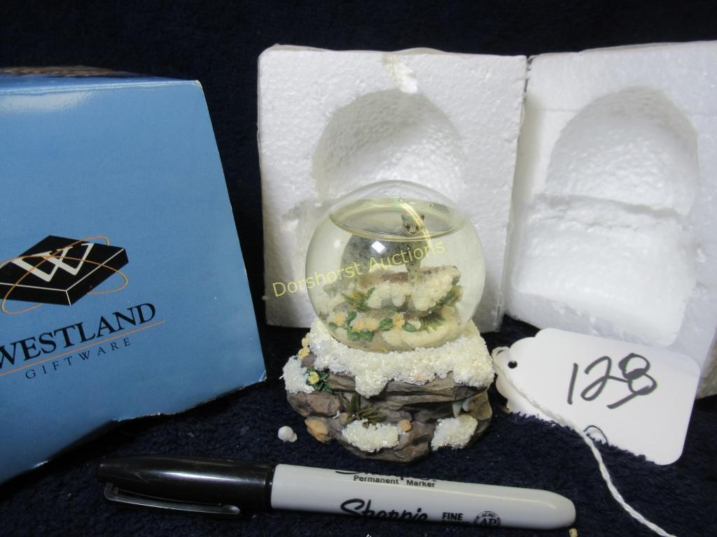 WESTLAND SNOW LEOPARD SNOW GLOBE #1614