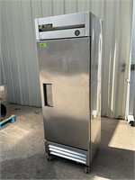 True T-19f 1 door freezer on casters