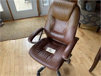 Swivel leather office chair