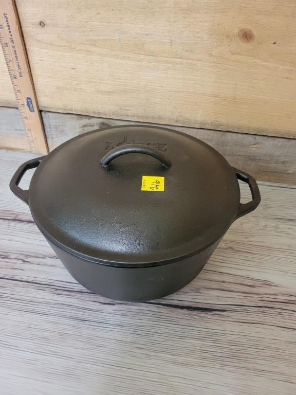 Cast iron lodge pot
