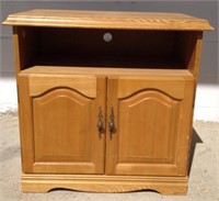 NW) CONSOLE TV OR MICROWAVE STAND, OAK