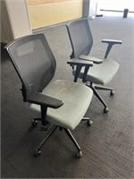 lot of (2) office chairs