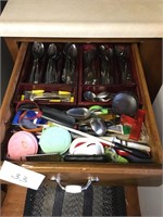 2 drawers of assorted silverware