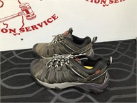 Keen Men’s 9 Lace Up Hiking Shoes