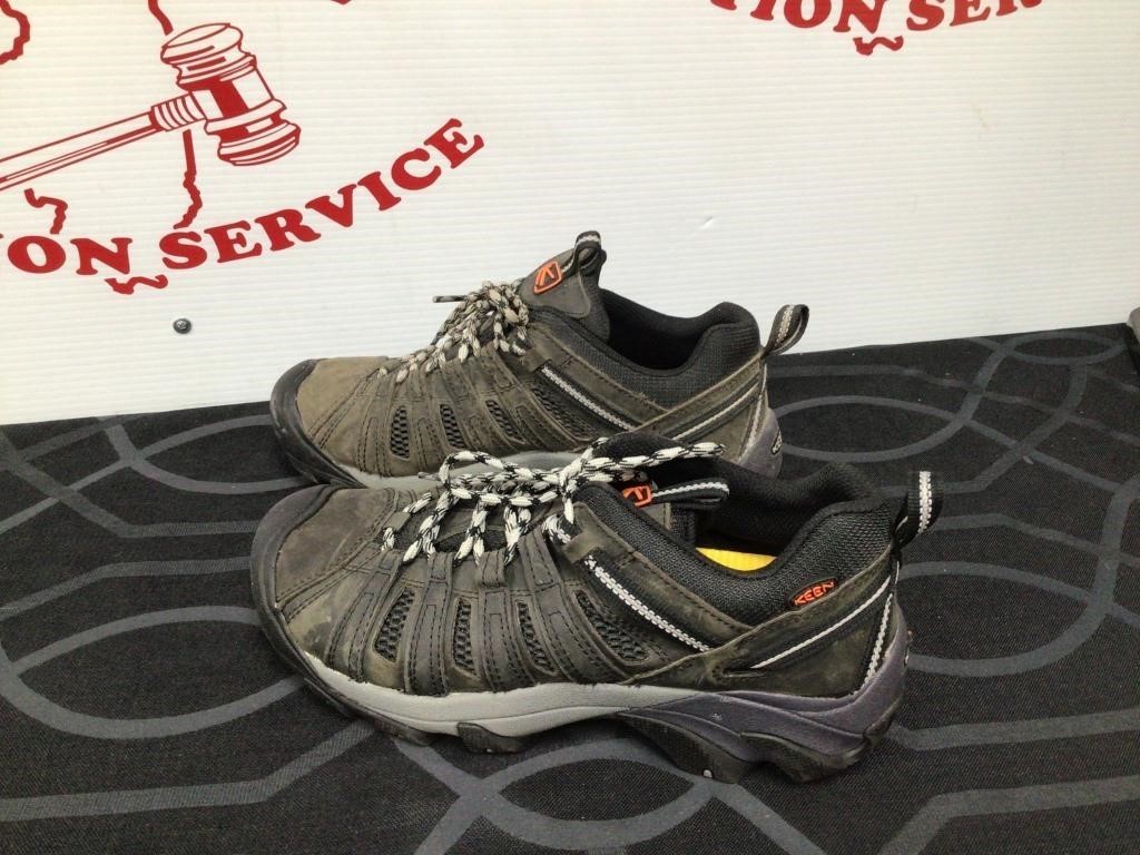 Keen Men’s 9 Lace Up Hiking Shoes