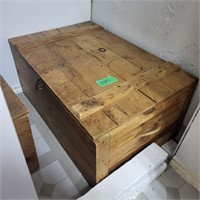 B387 Wood trunk 1