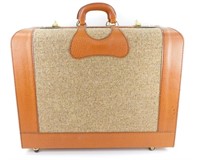 ** Full Size Suitcase with Rollers & Pullstrap -