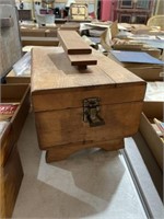 Shoe shine box