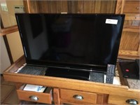 Hitachi 32" Flat Screen TV