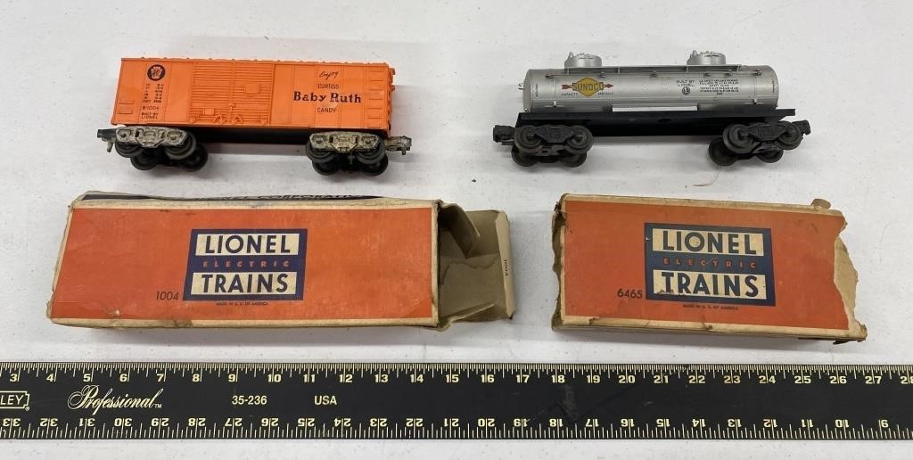 Pair of Vintage Lionel Model Train Items