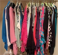 Q - MIXED LOT OF LADIES' TOPS (C49)