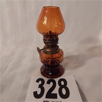 SMALL AMBER GLASS OIL LAMP 8 IN