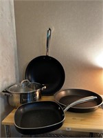 Kitchen pans and pot