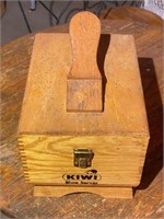 Kiwi Shoeshine Kit