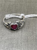 STERLING SILVER RING - SIZE 7