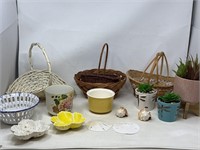 Garden/outdoor decor-Baskets, planters, shells,